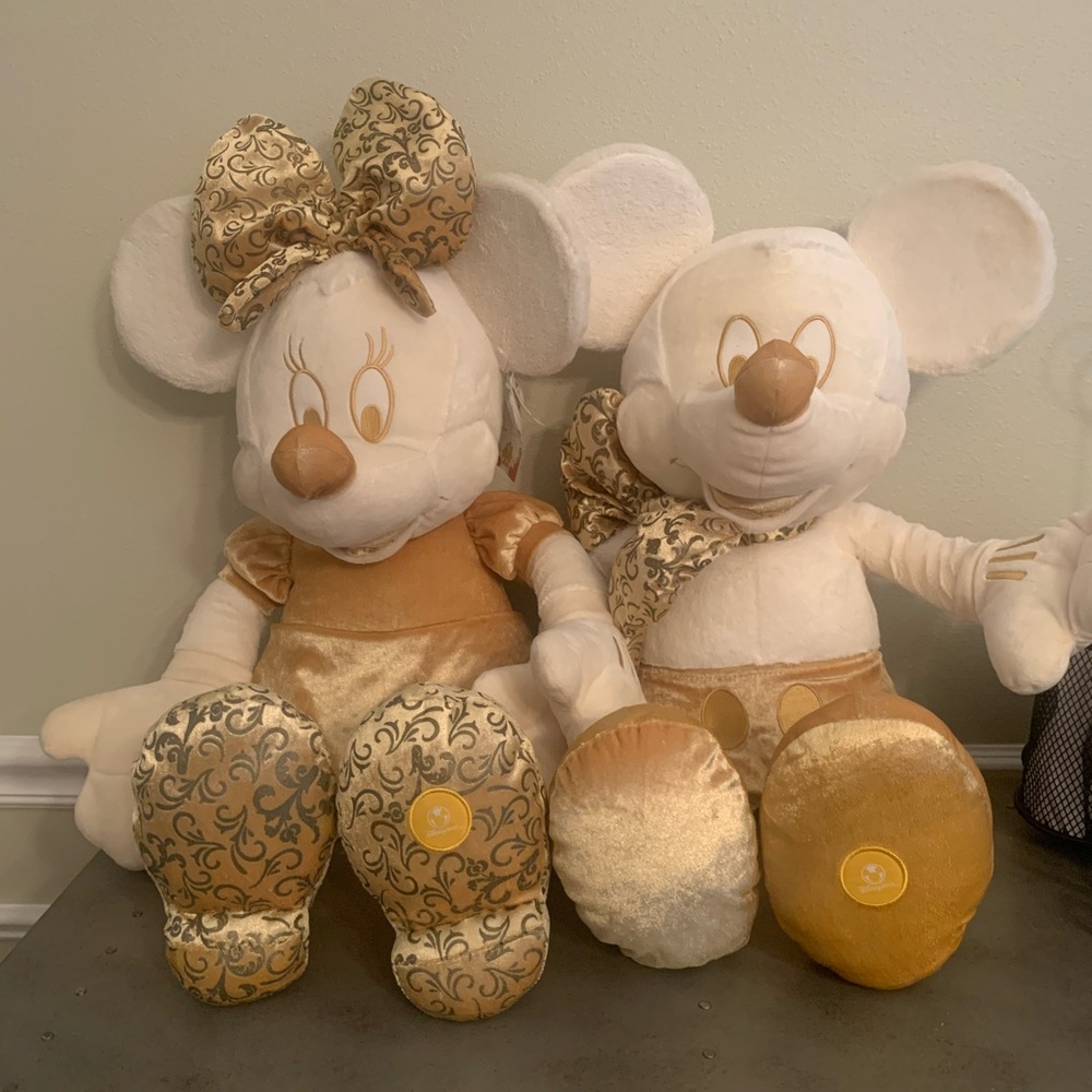 Disney store exclusive Mickey Minnie plush 2007